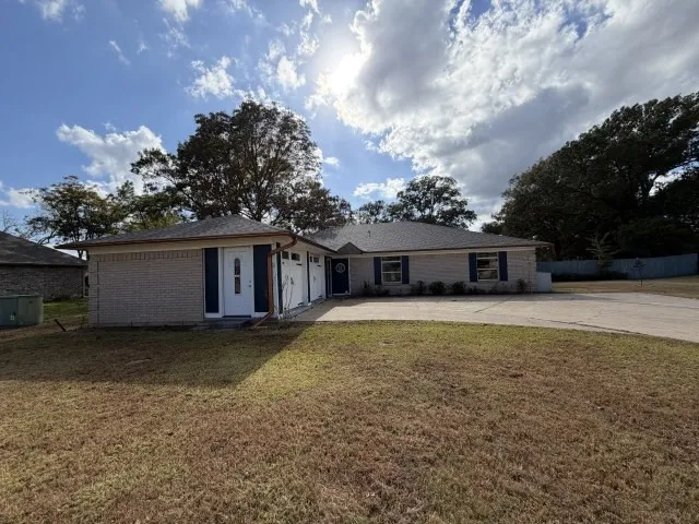 102 Newport Lane Bullard, TX 75757
