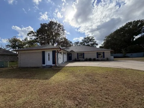 102 Newport Lane