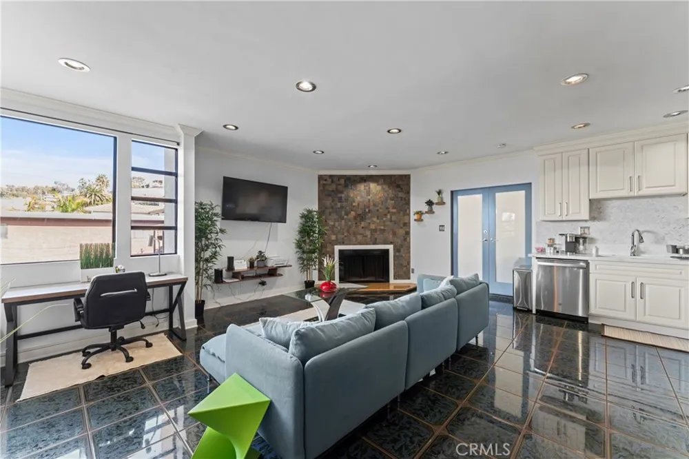 2525 E 19th Street #24 Signal Hill, CA 90755