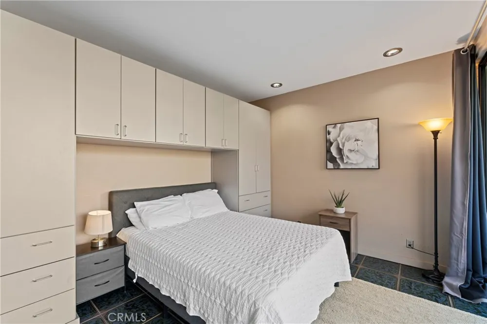 2525 E 19th Street #24 Signal Hill, CA 90755