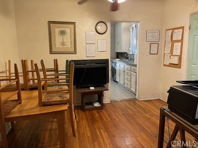 6709 Vesper Van Nuys, CA 91405
