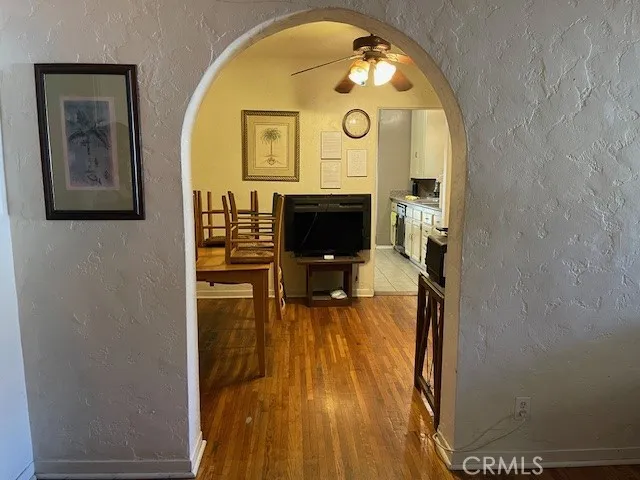 6709 Vesper Van Nuys, CA 91405