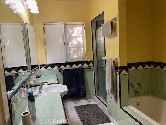 6709 Vesper Van Nuys, CA 91405