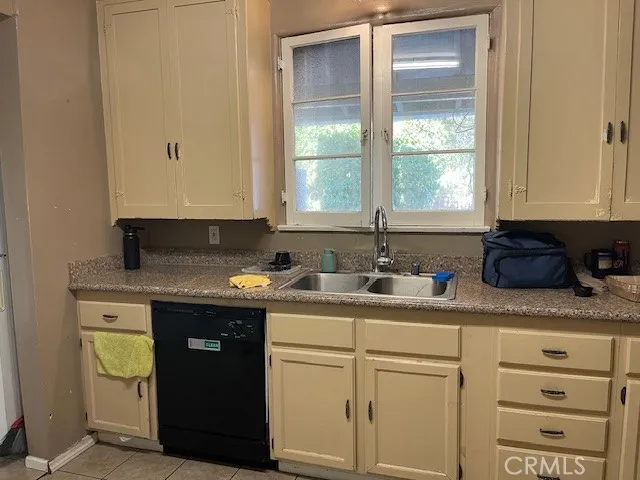 6709 Vesper Van Nuys, CA 91405