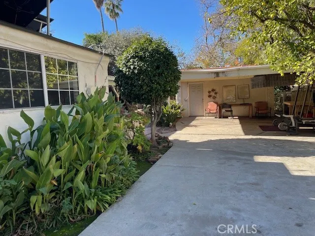 6709 Vesper Van Nuys, CA 91405