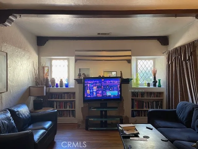 6709 Vesper Van Nuys, CA 91405