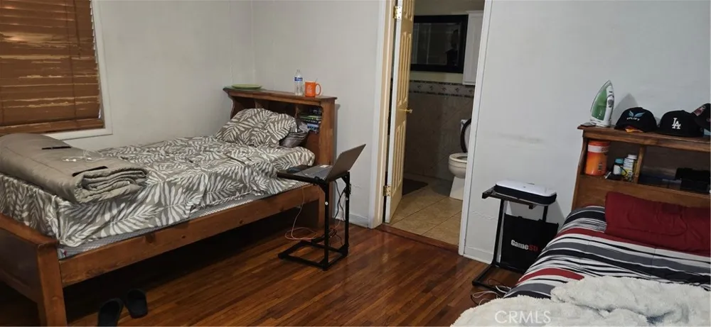 6709 Vesper Van Nuys, CA 91405