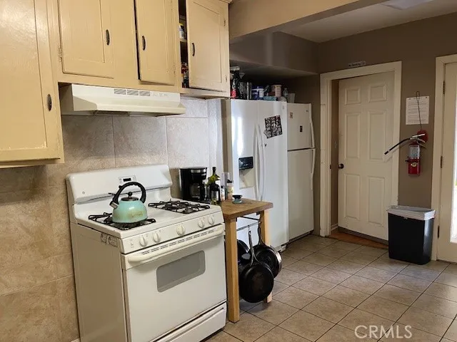 6709 Vesper Van Nuys, CA 91405