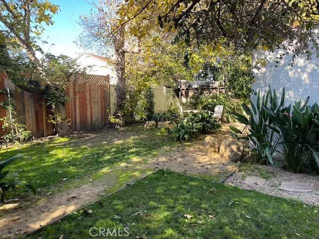 6709 Vesper Van Nuys, CA 91405
