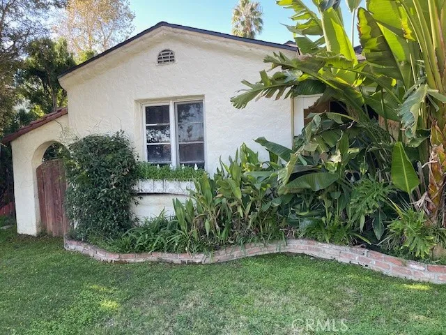 6709 Vesper Van Nuys, CA 91405