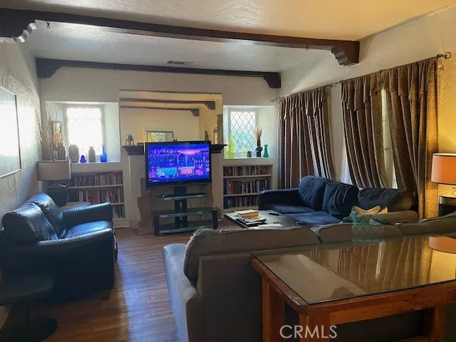 6709 Vesper Van Nuys, CA 91405