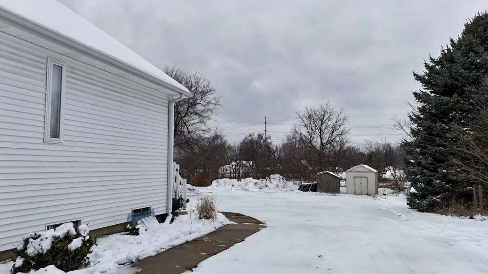 526 Fairyland Avenue Leoni Township, MI 49202