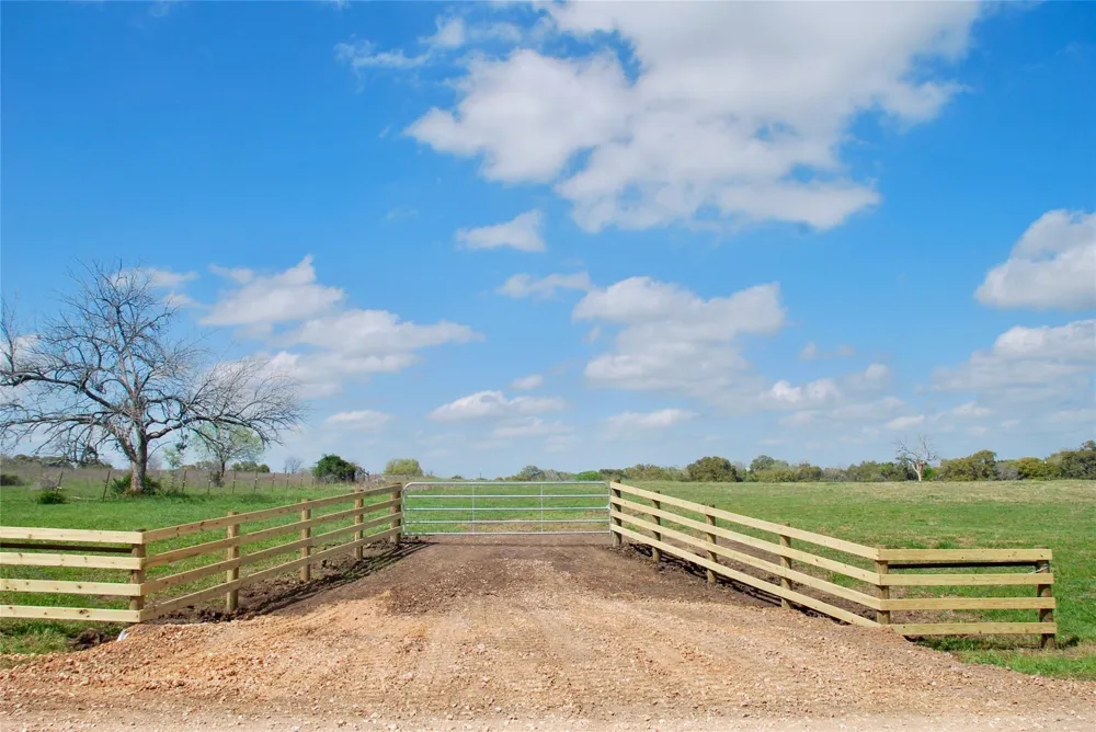 450 County Road 217c Schulenburg, TX 78956