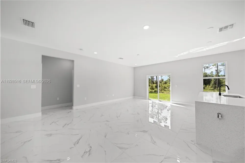 1110 GARIBALDI SST E Lehigh Acres, FL 33974