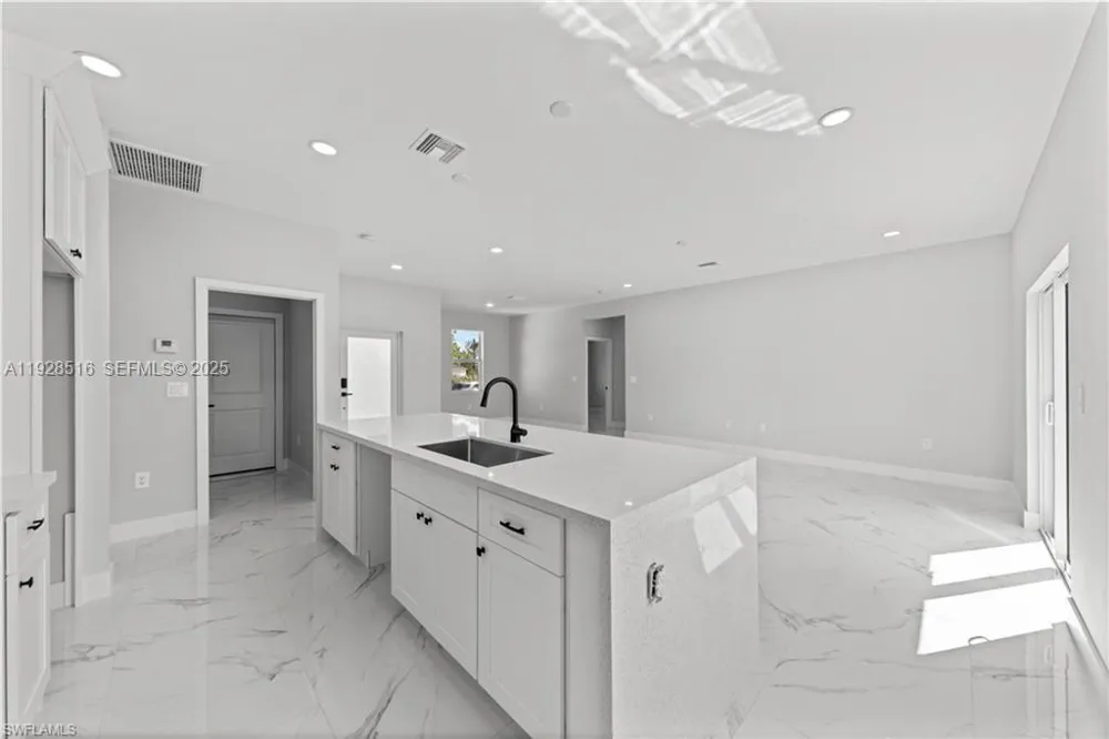 1110 GARIBALDI SST E Lehigh Acres, FL 33974