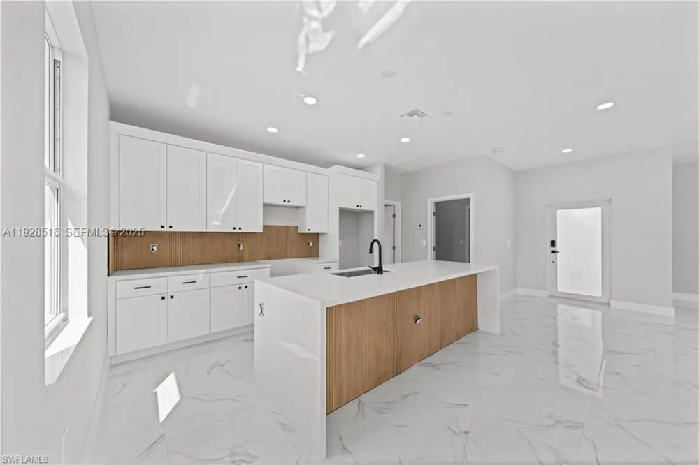 1110 GARIBALDI SST E Lehigh Acres, FL 33974