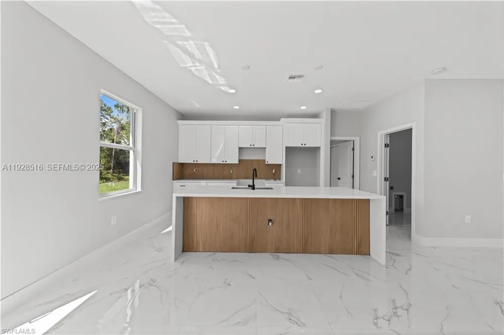 1110 GARIBALDI SST E Lehigh Acres, FL 33974