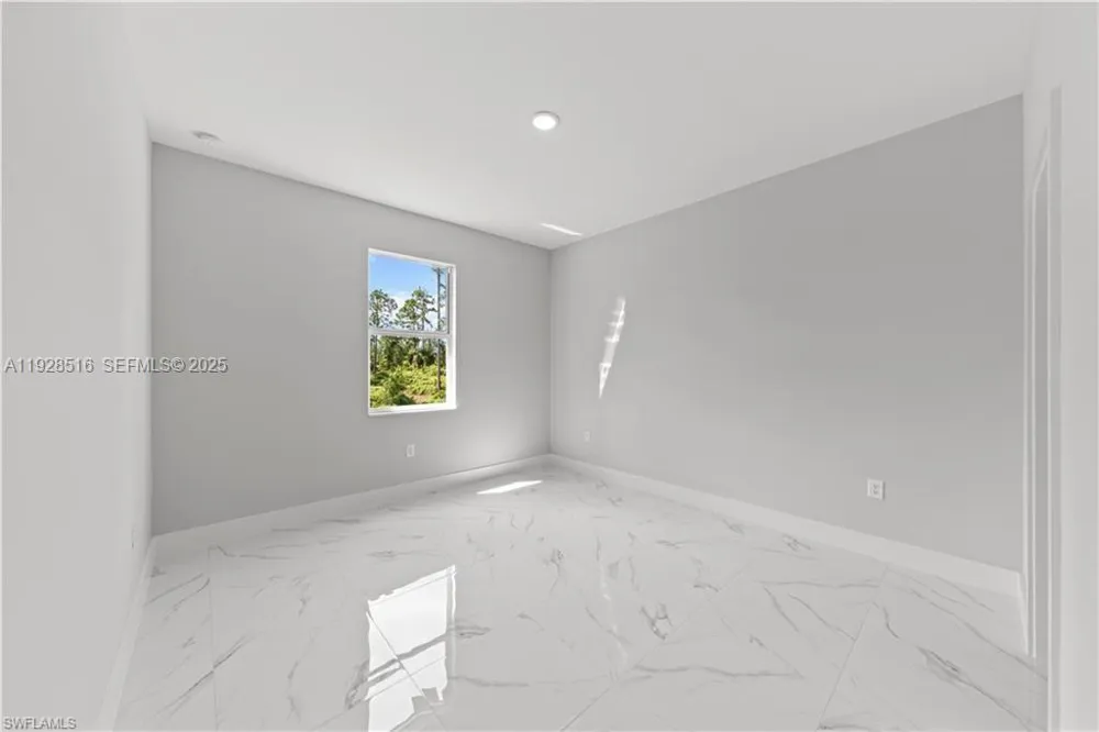 1110 GARIBALDI SST E Lehigh Acres, FL 33974