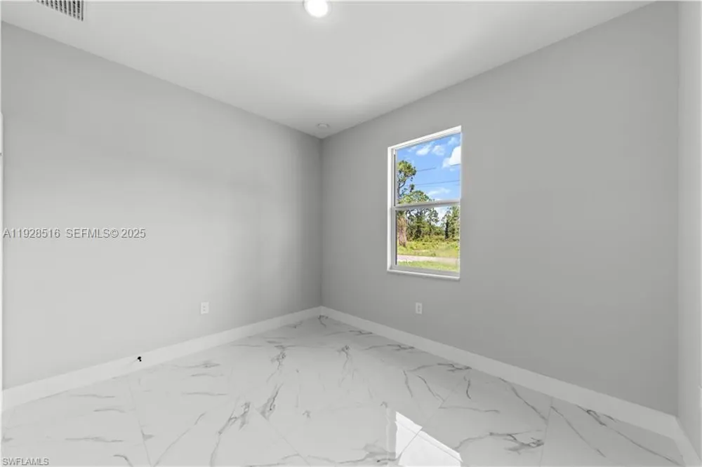 1110 GARIBALDI SST E Lehigh Acres, FL 33974