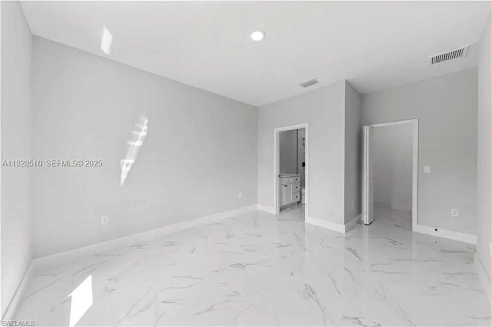 1110 GARIBALDI SST E Lehigh Acres, FL 33974
