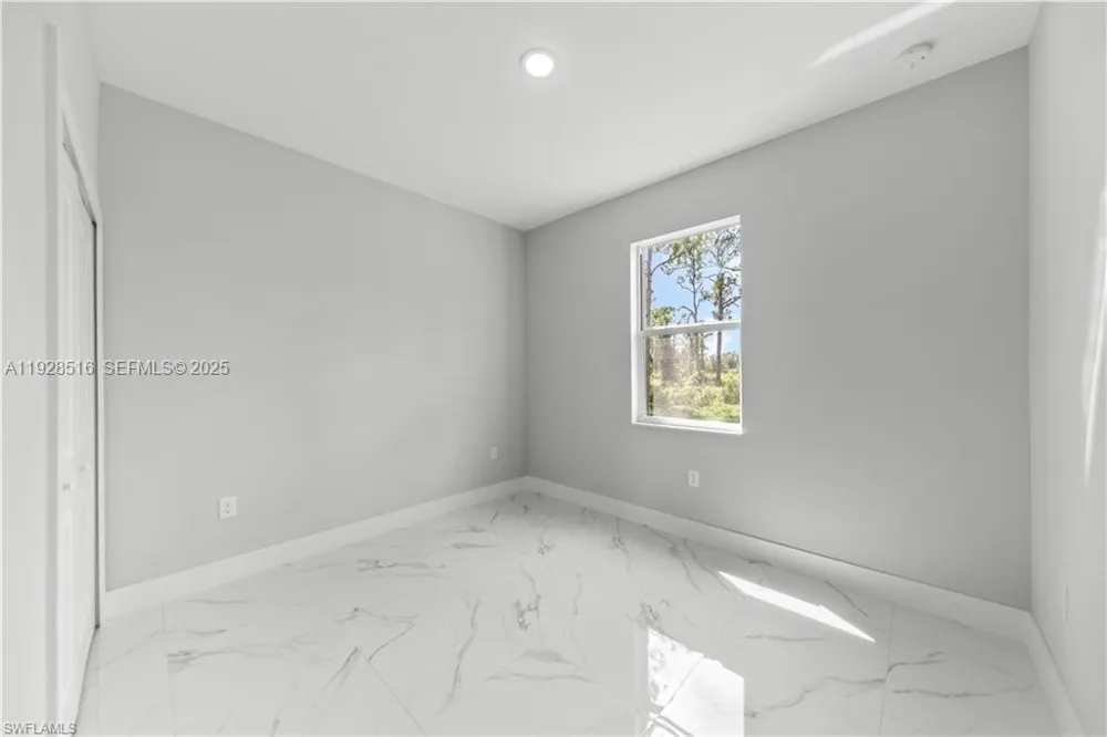 1110 GARIBALDI SST E Lehigh Acres, FL 33974