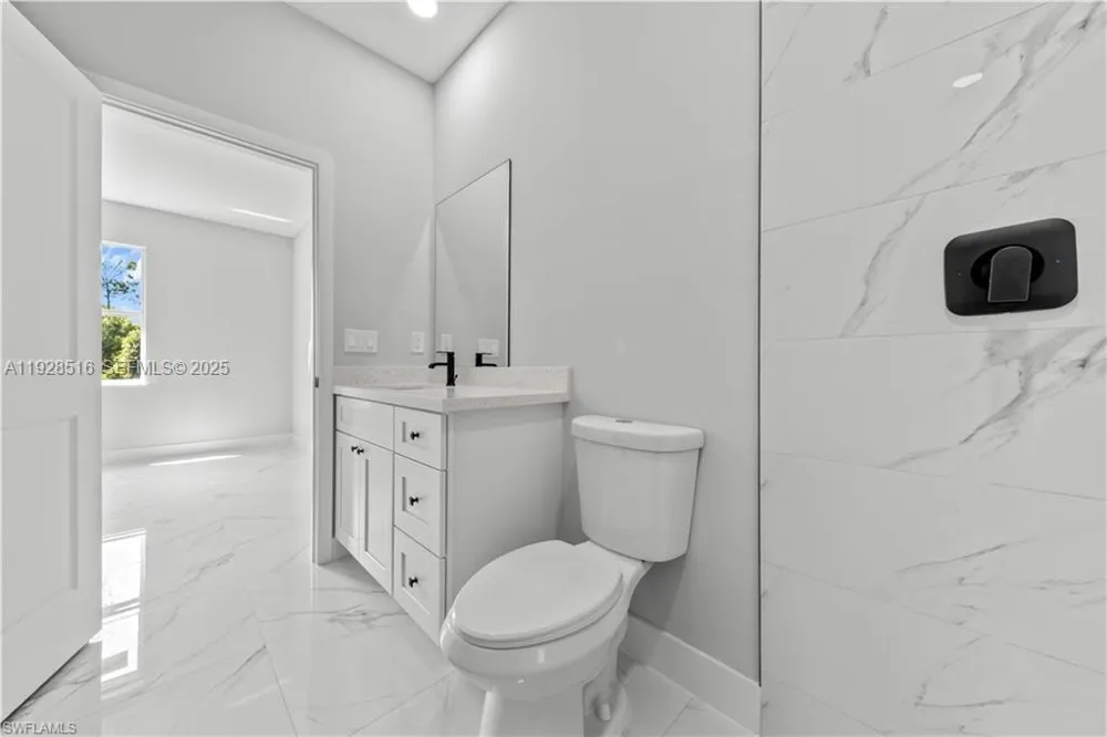 1110 GARIBALDI SST E Lehigh Acres, FL 33974