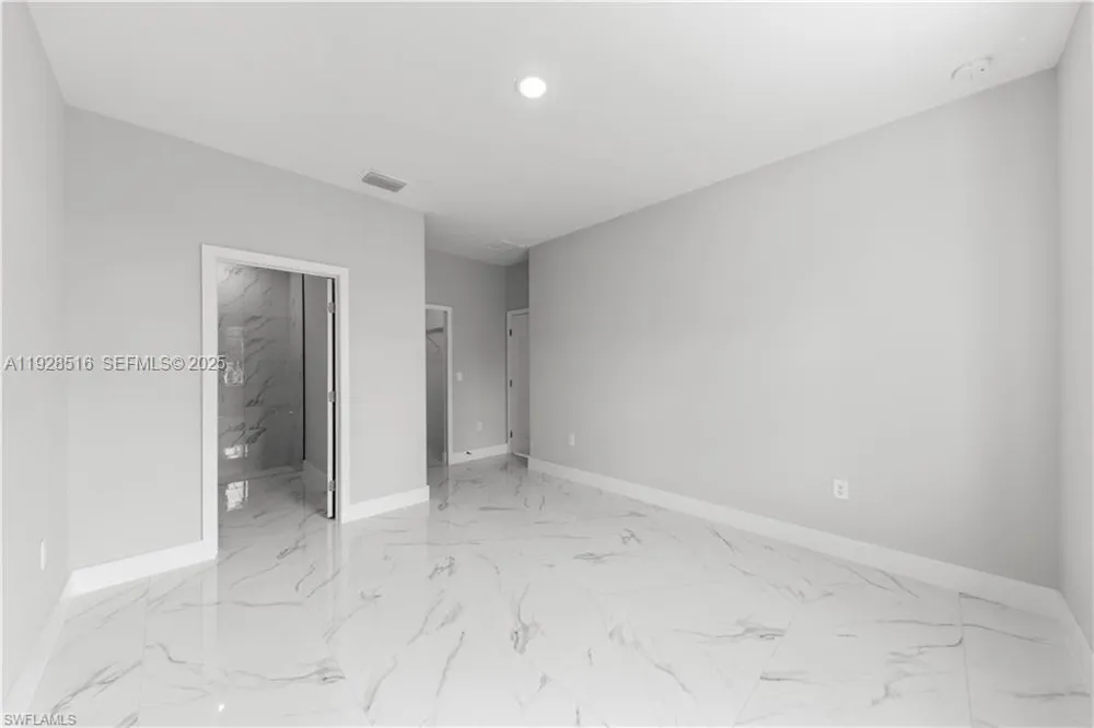 1110 GARIBALDI SST E Lehigh Acres, FL 33974