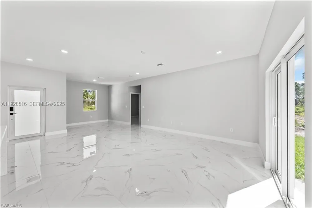 1110 GARIBALDI SST E Lehigh Acres, FL 33974