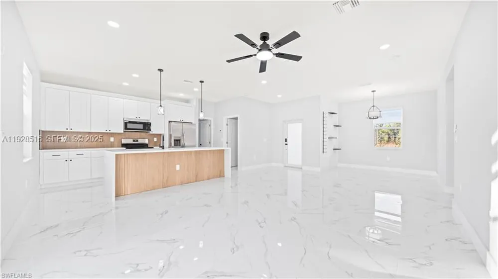1110 GARIBALDI SST E Lehigh Acres, FL 33974