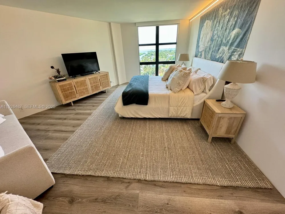 1121 Crandon Blvd #E1001 Key Biscayne, FL 33149