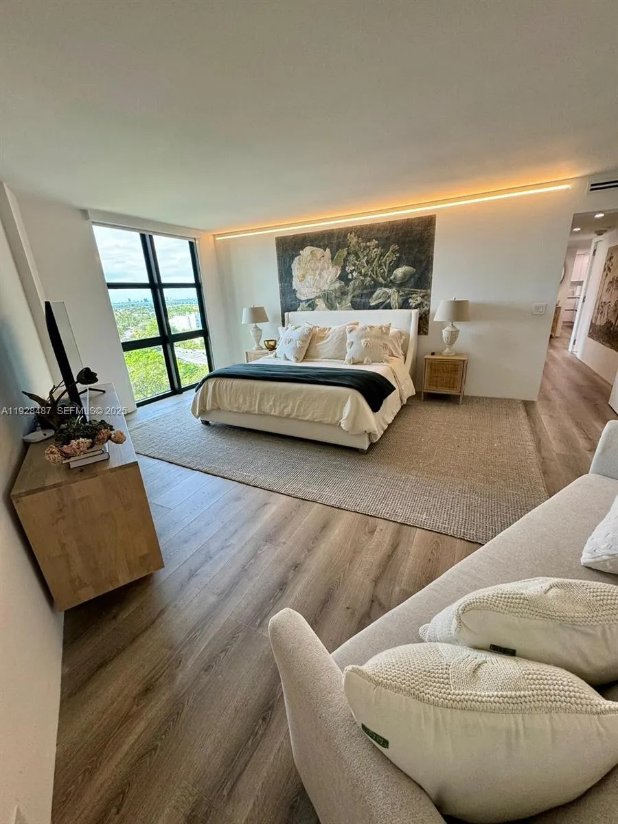 1121 Crandon Blvd #E1001 Key Biscayne, FL 33149
