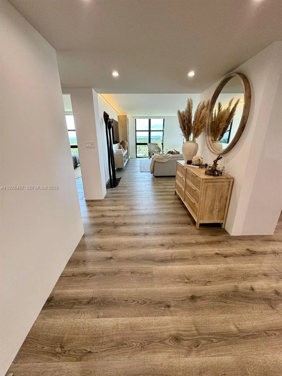 1121 Crandon Blvd #E1001 Key Biscayne, FL 33149