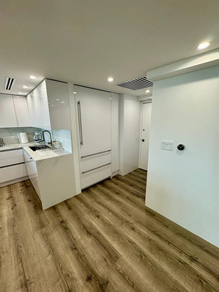 1121 Crandon Blvd #E1001 Key Biscayne, FL 33149