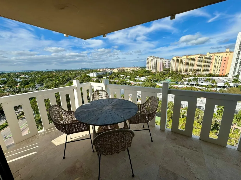1121 Crandon Blvd #E1001 Key Biscayne, FL 33149