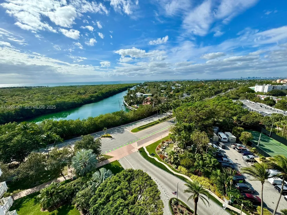 1121 Crandon Blvd #E1001 Key Biscayne, FL 33149