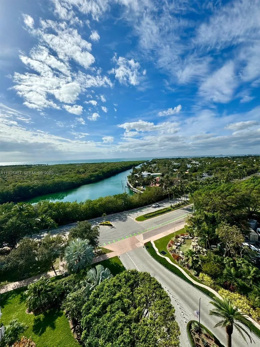 1121 Crandon Blvd #E1001 Key Biscayne, FL 33149