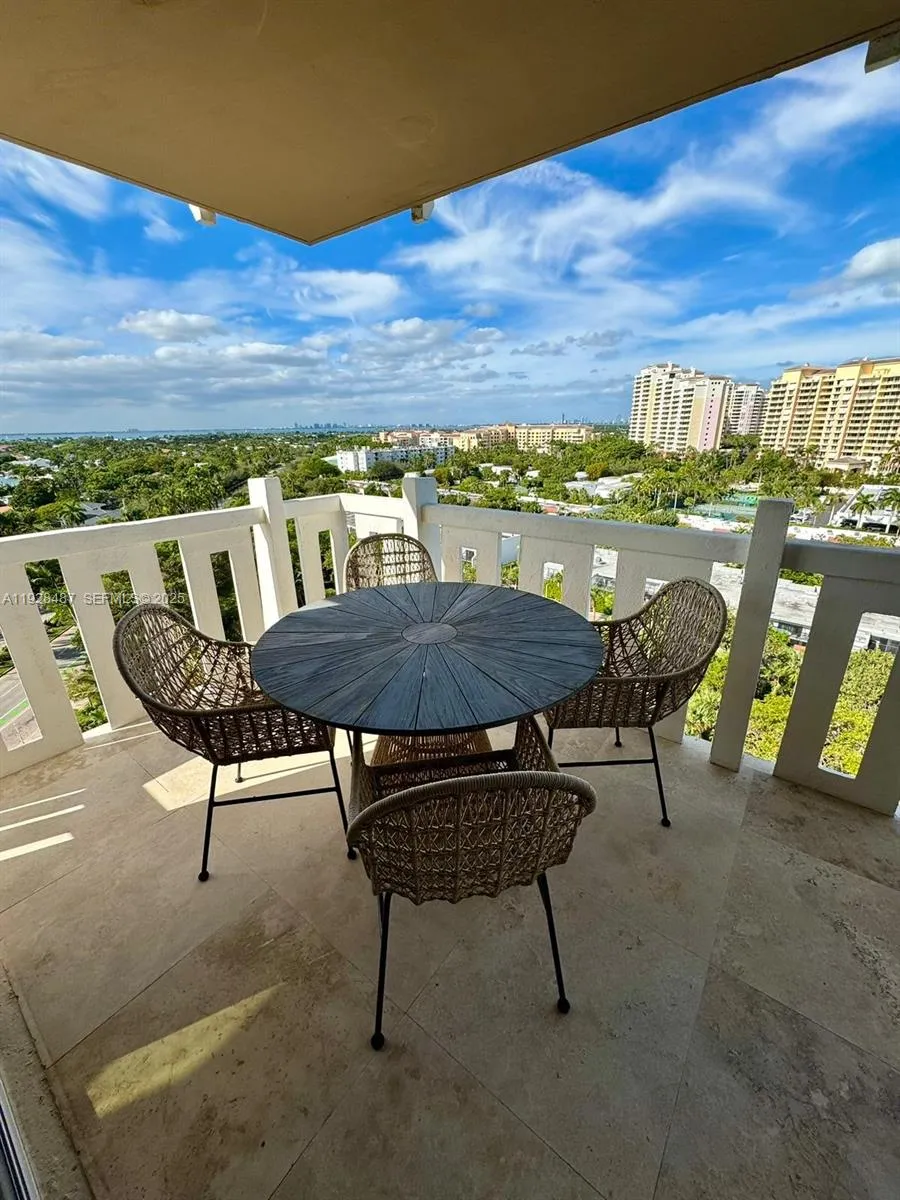 1121 Crandon Blvd #E1001 Key Biscayne, FL 33149