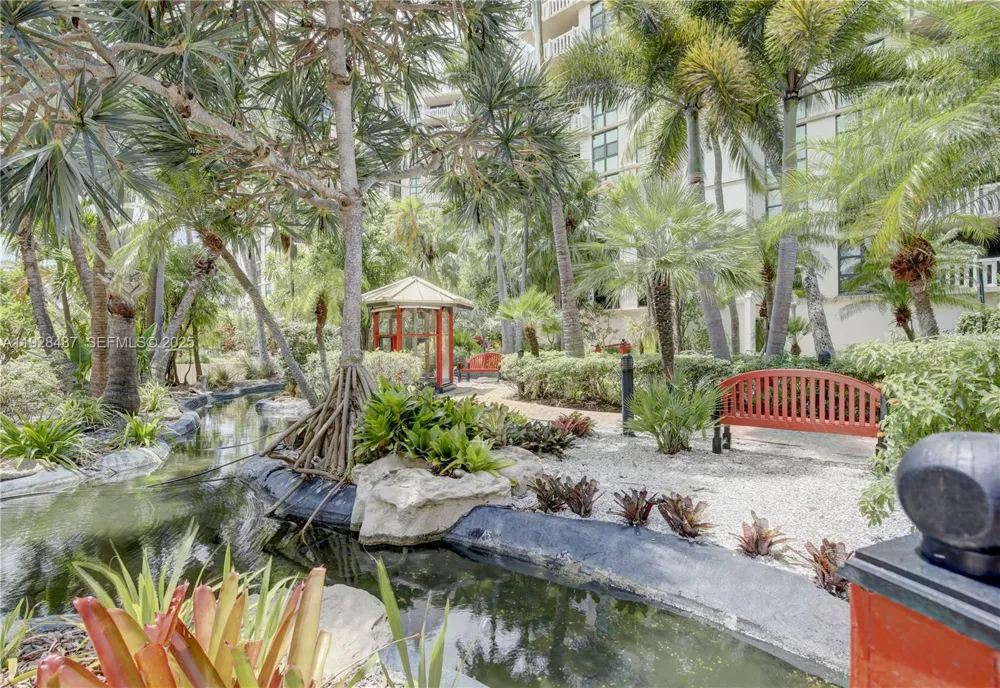 1121 Crandon Blvd #E1001 Key Biscayne, FL 33149