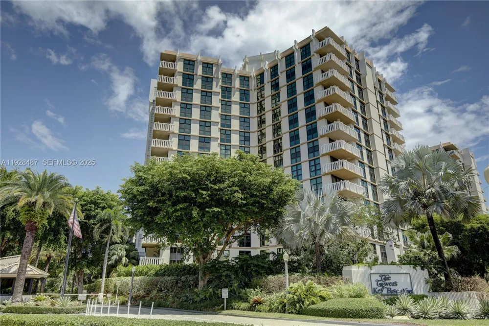 1121 Crandon Blvd #E1001 Key Biscayne, FL 33149