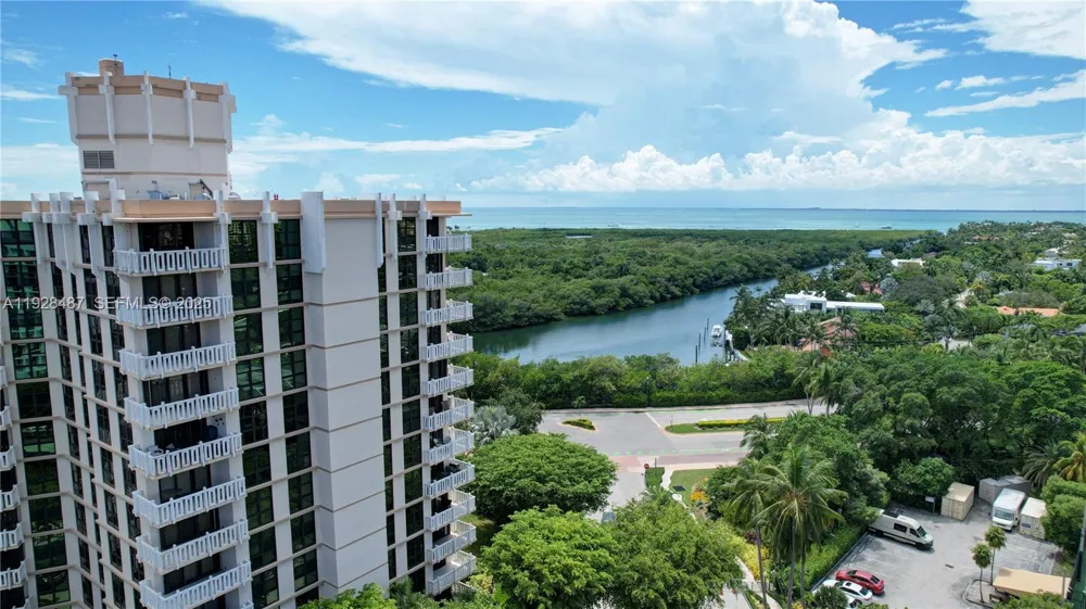1121 Crandon Blvd #E1001 Key Biscayne, FL 33149