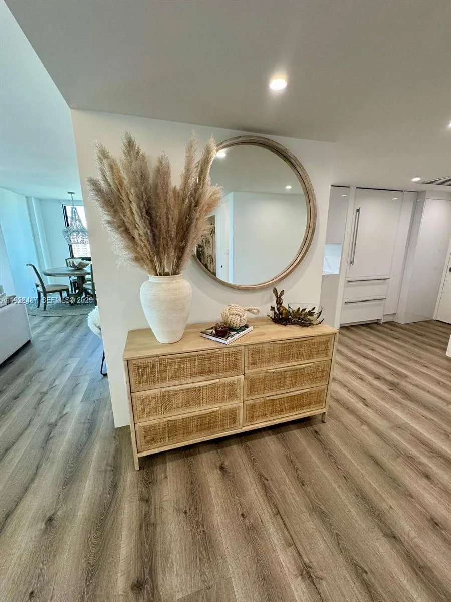 1121 Crandon Blvd #E1001 Key Biscayne, FL 33149