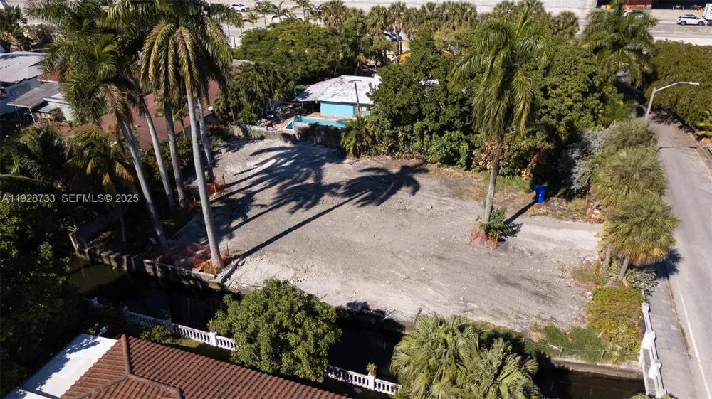 848 NW 18th Ave Miami, FL 33125