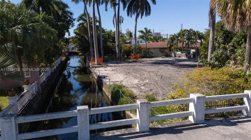 848 NW 18th Ave Miami, FL 33125