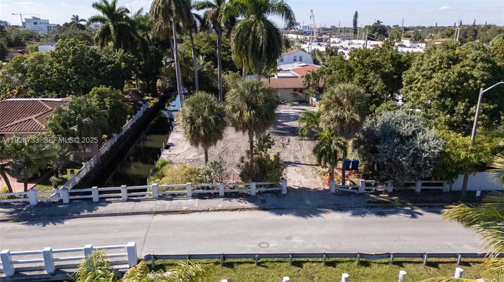 848 NW 18th Ave Miami, FL 33125