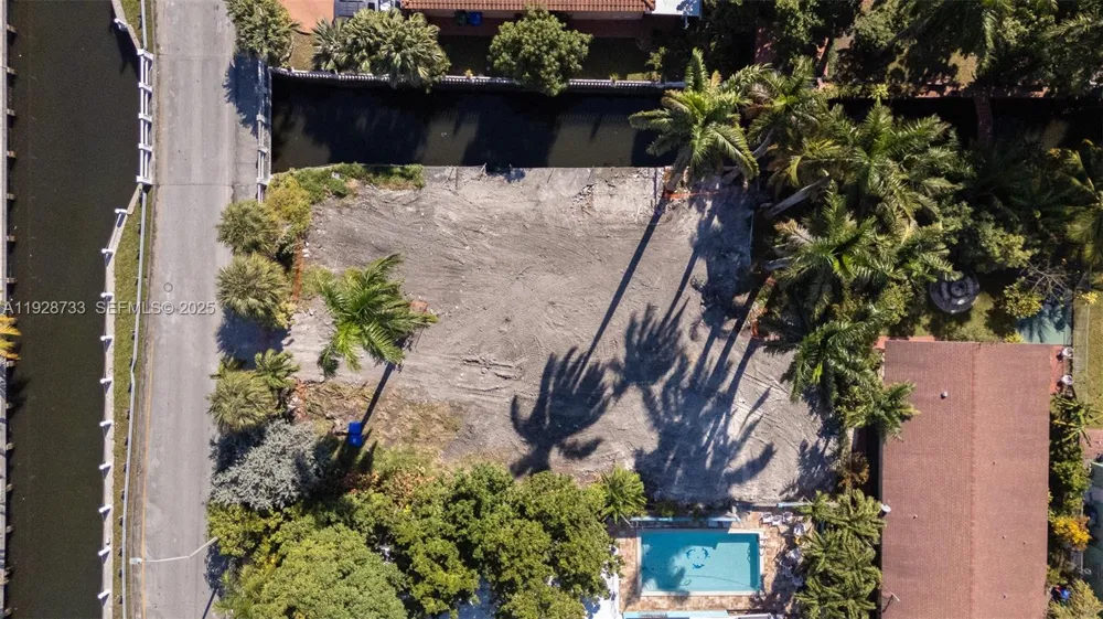 848 NW 18th Ave Miami, FL 33125