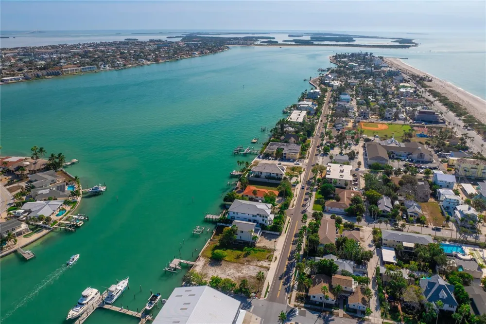 1805 PASS-A-GRILLE WAY St Pete Beach, FL 33706