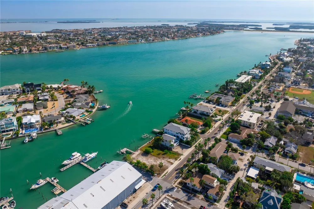 1805 PASS-A-GRILLE WAY St Pete Beach, FL 33706