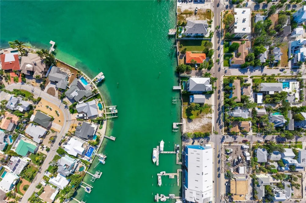 1805 PASS-A-GRILLE WAY St Pete Beach, FL 33706