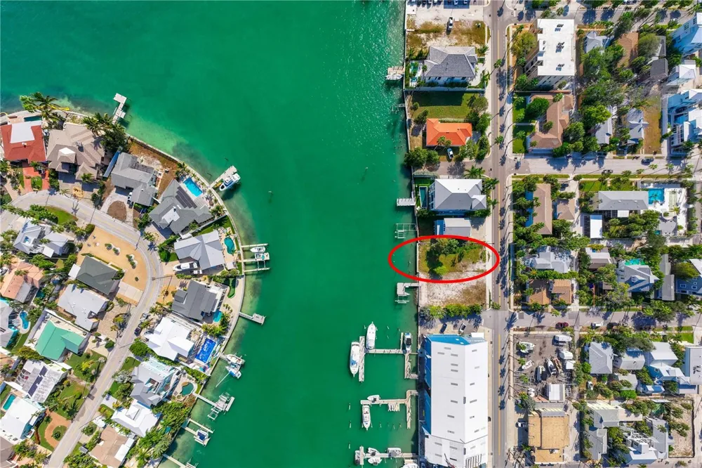 1805 PASS-A-GRILLE WAY St Pete Beach, FL 33706