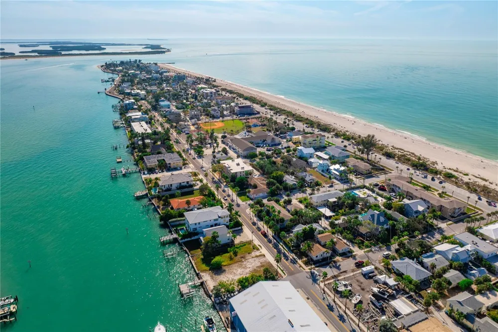 1805 PASS-A-GRILLE WAY St Pete Beach, FL 33706